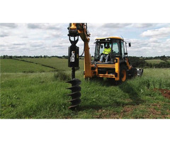 Inchiriez Buldoexcavator cu atasamente diverse