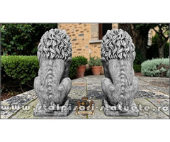 Statuetă leu mare cu blazon, gri patinat, model S1.