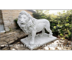 Statuetă leu mare în picioare, alb marmorat, model S33.
