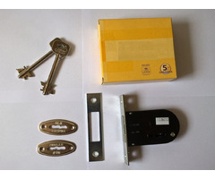 broasca dulap de arme