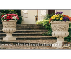Vază ornament cu picior, galben patinat, model V7.