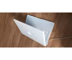 Apple MacBook perfect functional display 13,3 inch sistem de operare OSX, memorie 4gb ram , procesor - 2
