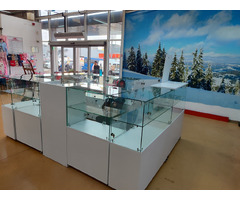 Rafturi, vitrine, tejghele, mobilier magazin