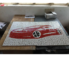 MAȘINĂ SPORT ROȘIE – MOZAIC CERAMIC HANDMADE | 74×116 CM | UNICAT